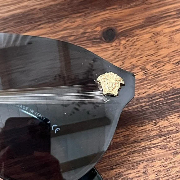 Versace Sunglasses Gigi Like New Condition w/ Case! - Picture 7 of 7
